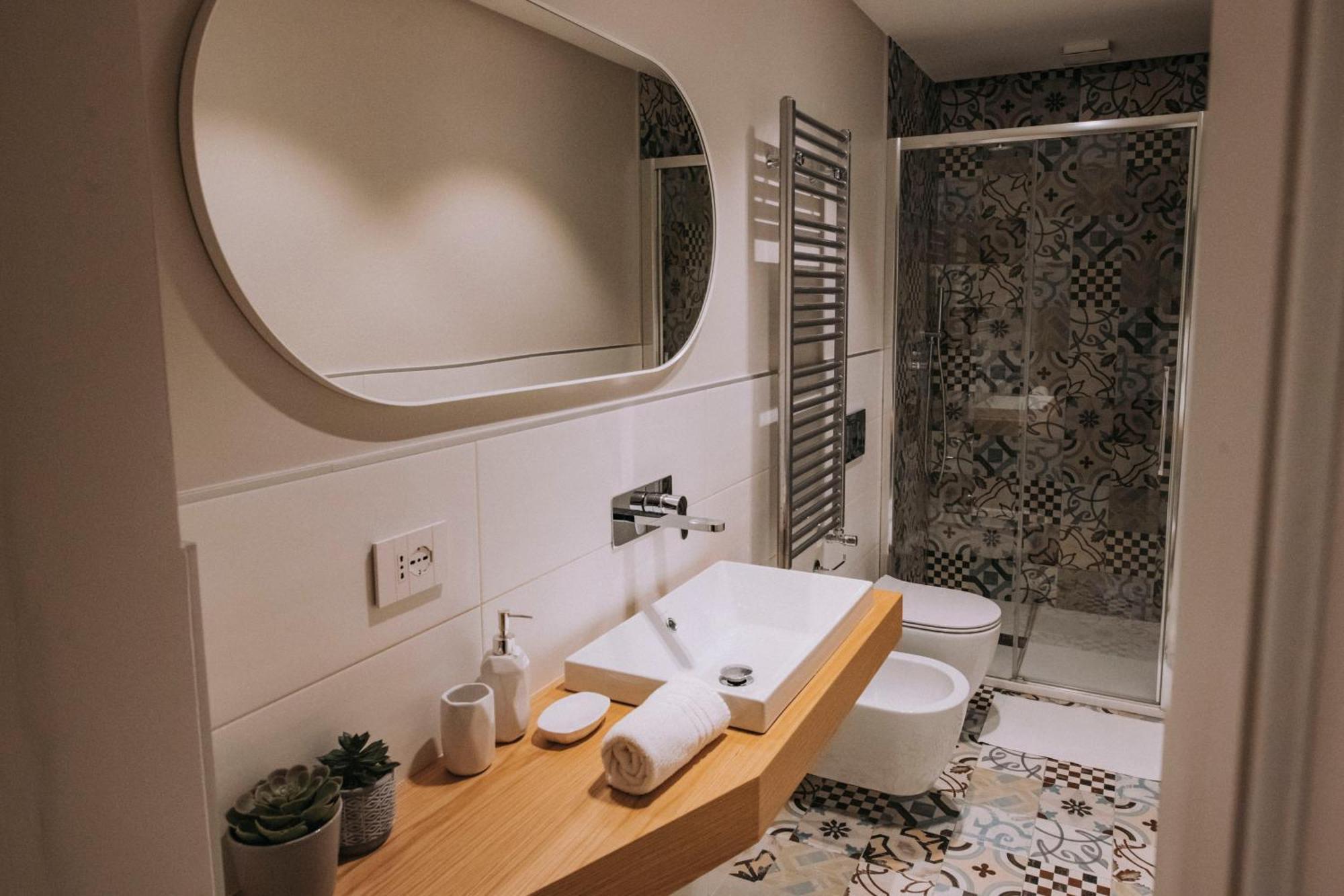 Sea Glow - Luxury Apartment Bisceglie Bagian luar foto