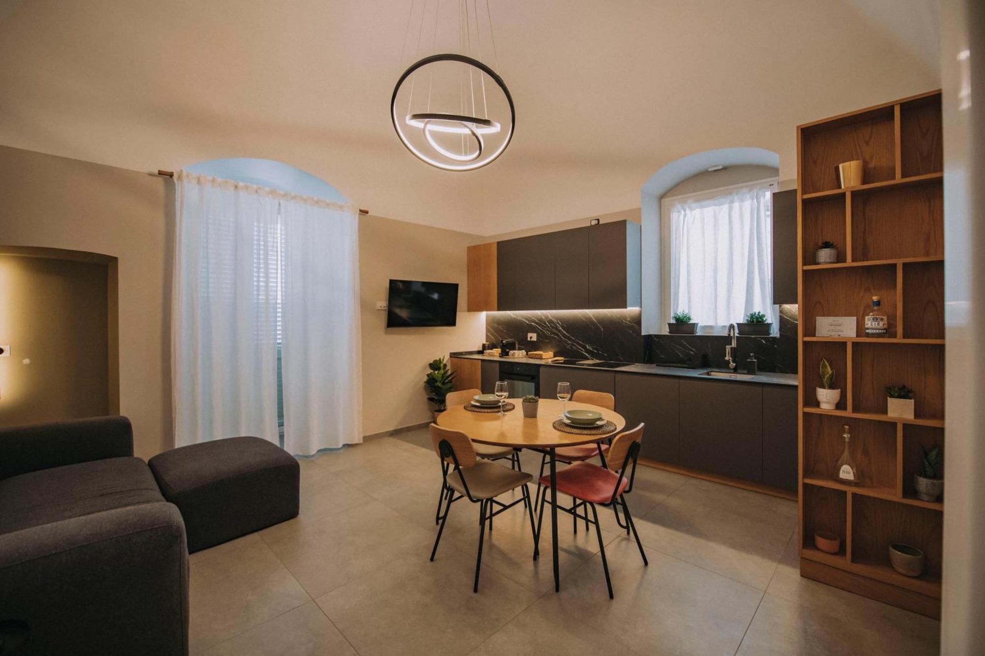 Sea Glow - Luxury Apartment Bisceglie Bagian luar foto
