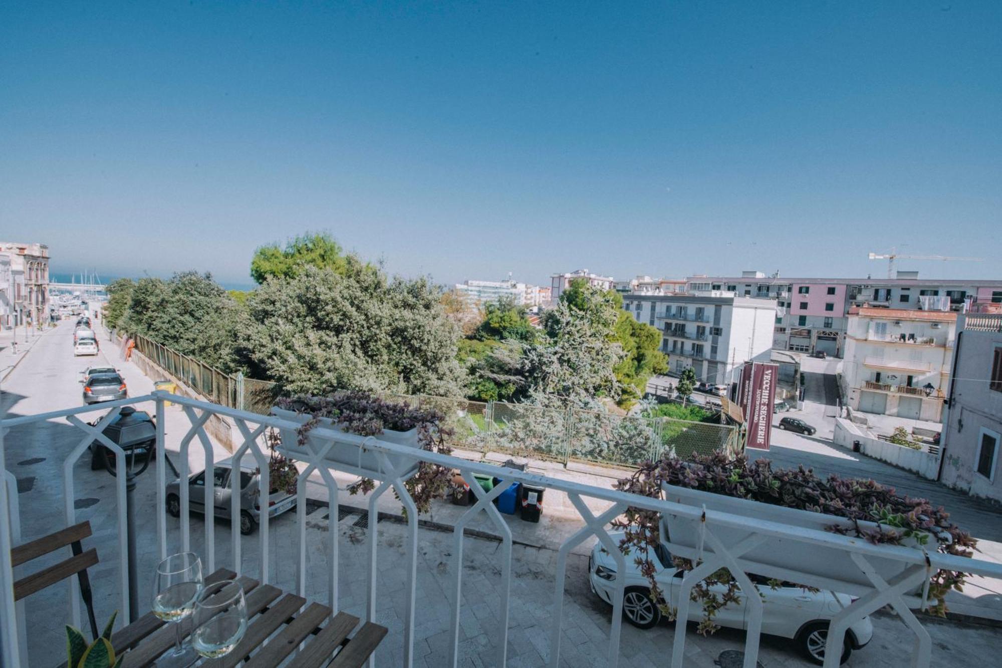 Sea Glow - Luxury Apartment Bisceglie Bagian luar foto